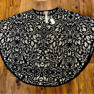 CHICOS NWT Black and Cream Patterned Women's Cover